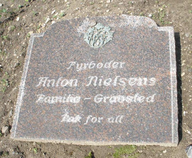 Anton Nielsen's familiegravsted.JPG